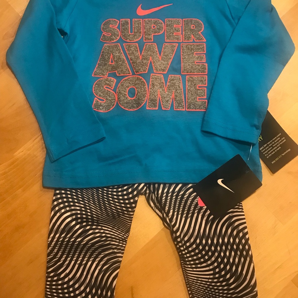 Nike Set - Picture 2 of 3